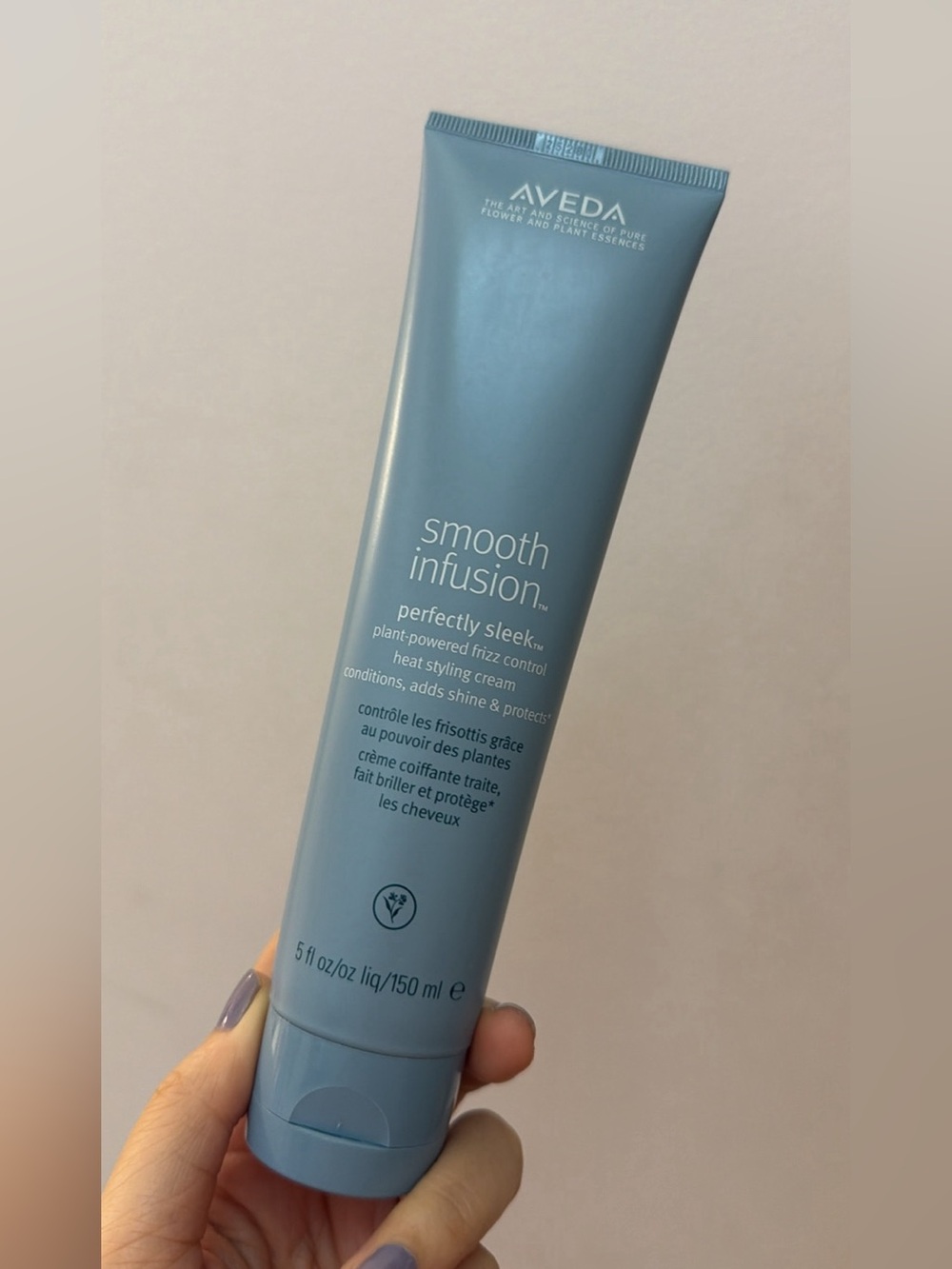 AVEDA Smooth Infusion Perfectly Sleek Heat Styling Cream - Light Blue